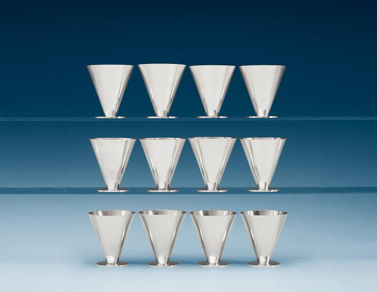A Wiwen Nilsson set of 10+2 sterling cocktail beakers, Lund 1967-74.