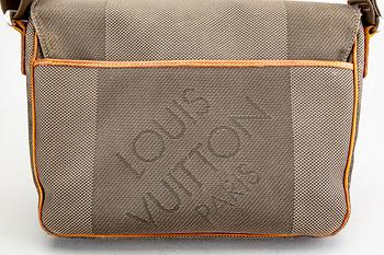 Louis Vuitton "Mesaju", axelväska.
