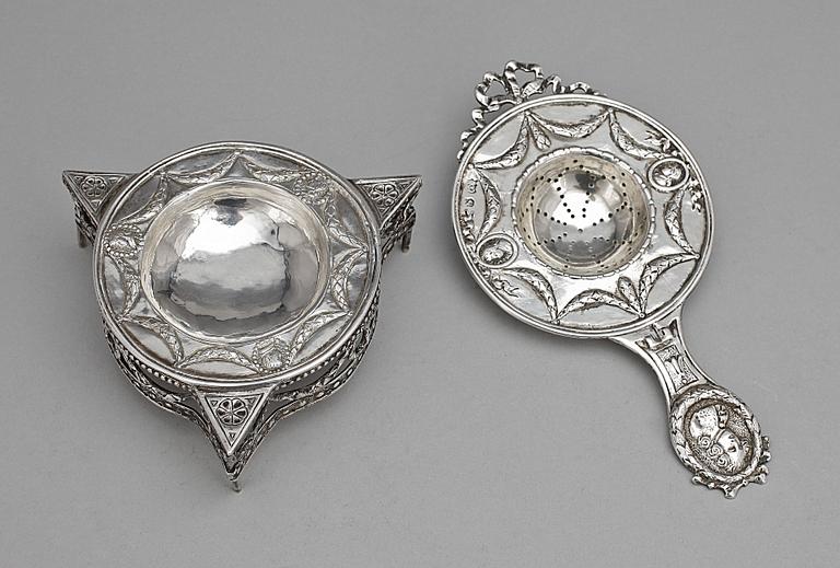 TESIL med STÄLL, silver, Louis XVI-stil, fantasistämplar, 1900-tal . Tot. Vikt 192 g.