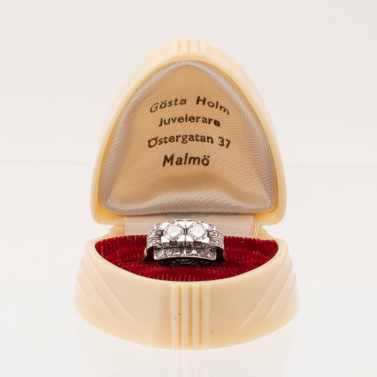 Ring in 18K white gold with round brilliant-cut and single-cut diamonds, Olsson Juvelerare Kristinehamn 1955.
