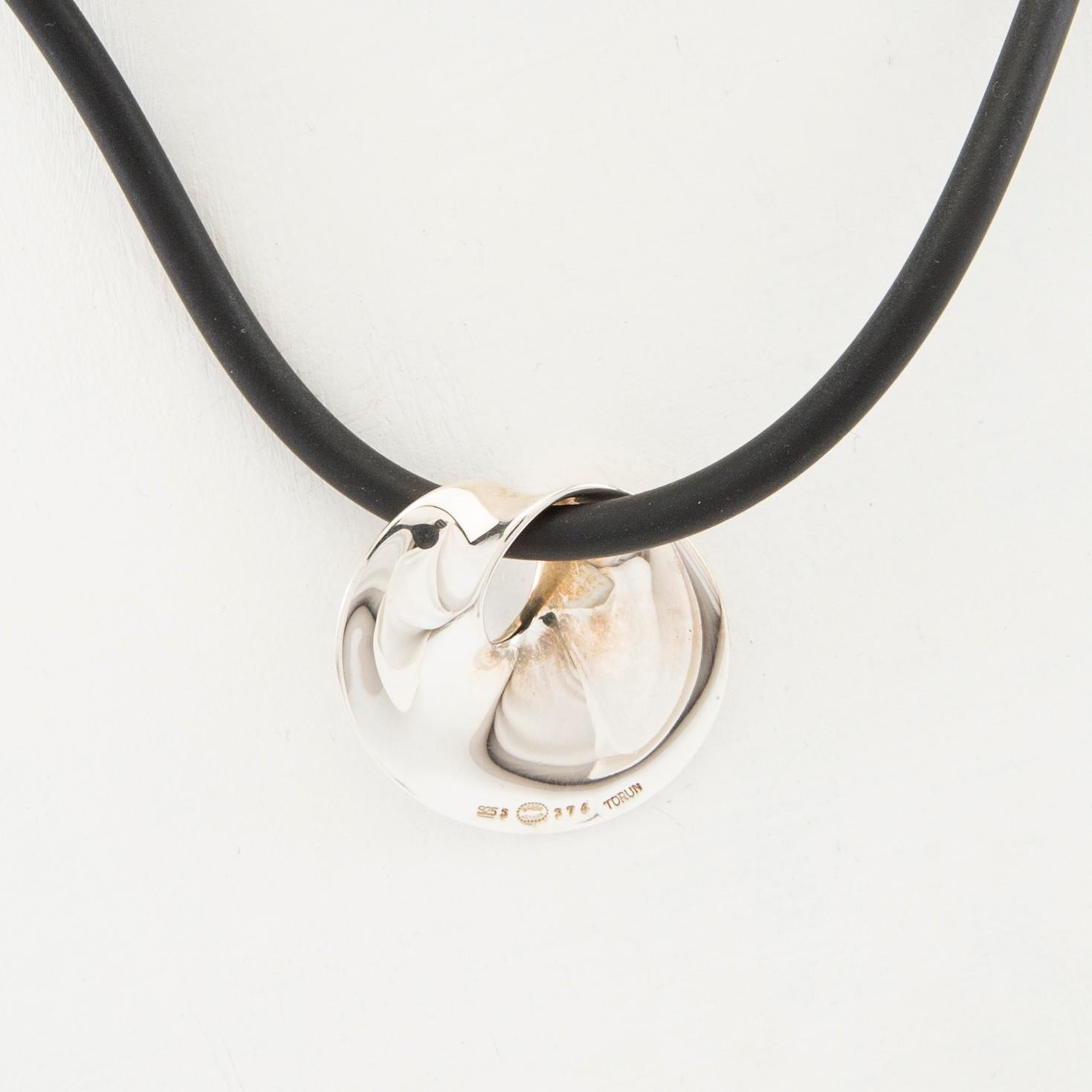 Vivianna Torun Bülow-Hübe, halsband "Möbius" för Georg Jensen.