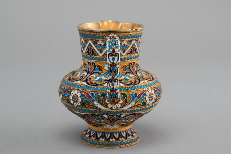 KERMAKKO, 84 kullattua hopeaa. Cloisonné emalointi. Moskova 1894. Korkeus 9 cm, paino 206 g.