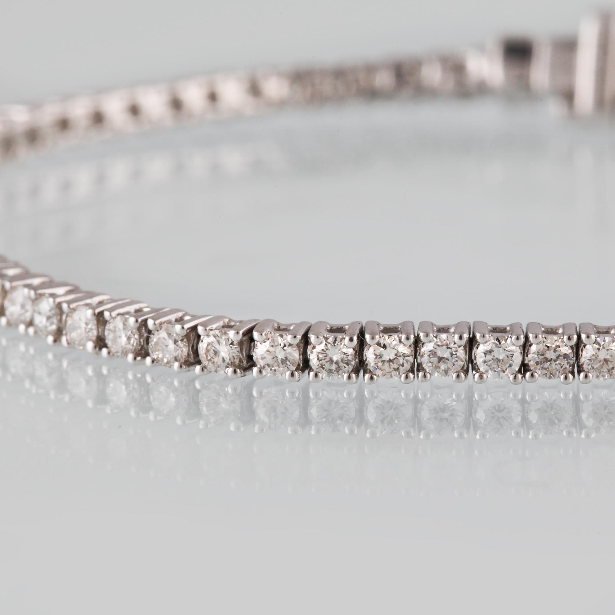 ARMBAND, 18K vitguld med 27 briljantslipade diamanter 2.29 ct. Vikt 9,6 gram.