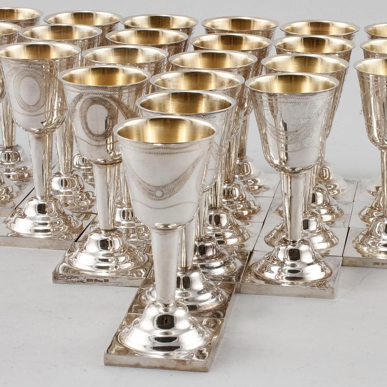 SNAPSGLAS, 30 st, silver, Svedboms Guldsmeds Ab, Vetlanda, 1967. Vikt ca 1800 g.