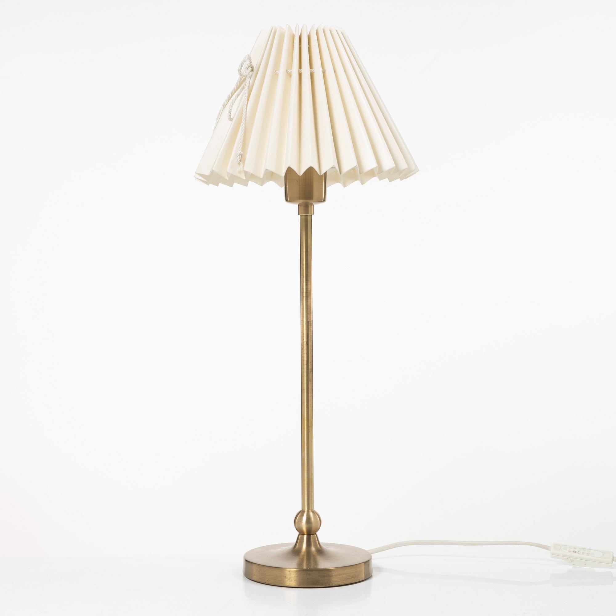 Josef Frank, Bordslampa, Firma Svenskt Tenn, modell G 2569.