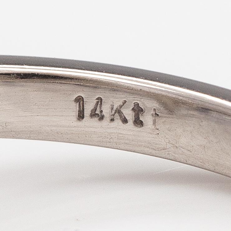 Ring, 14K vitguld och droppformad diamant ca 1.20 ct. AIG-certifikat.