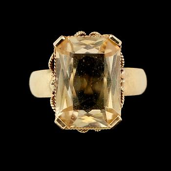 RING, 18K guld och citrin. Total vikt ca 4 g.