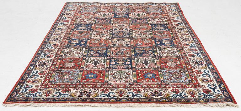 A Bakhtiari carpet, c. 307 x 207 cm.