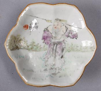DOSOR, 2 st samt SKÅLAR, 5 st, porslin, Kina, 1800-1900-tal.