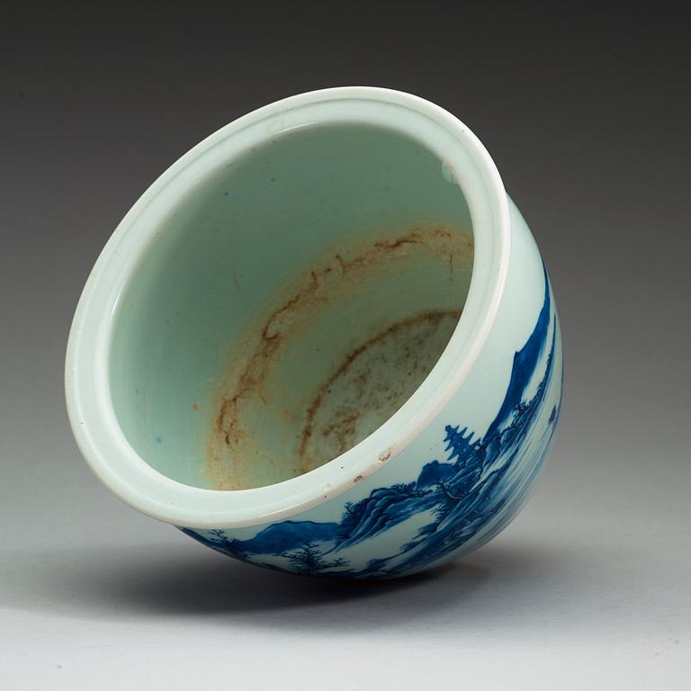 A blue and white pot, Qing dynasty, 18th century.