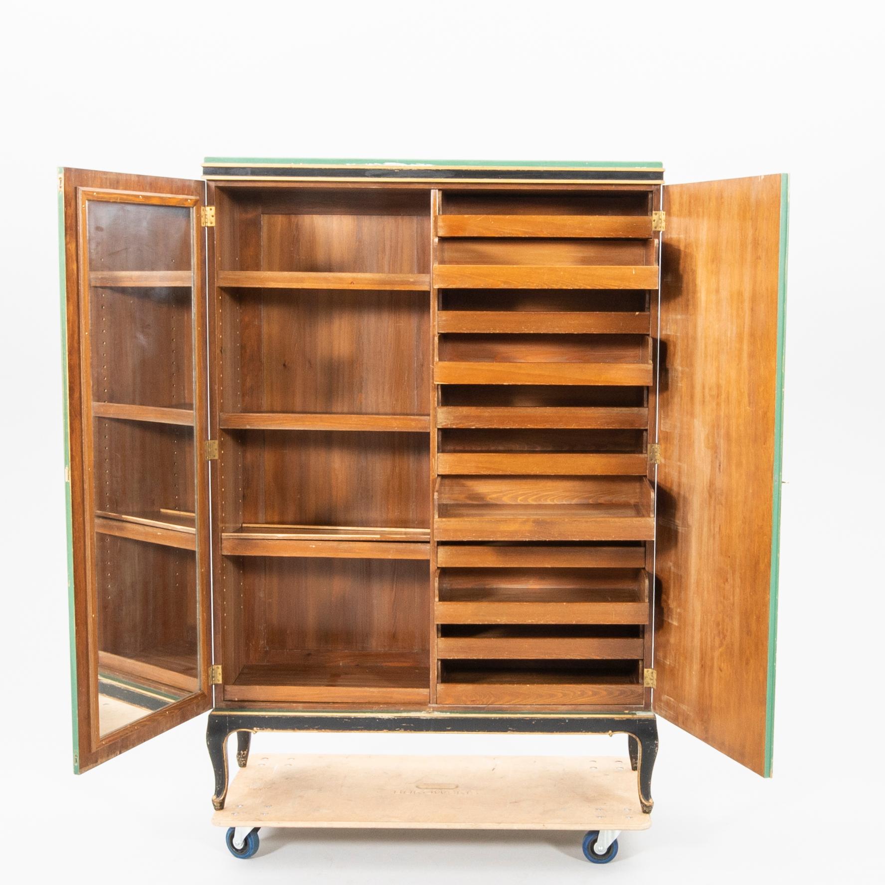 Klädskåp 1920-30-tal.