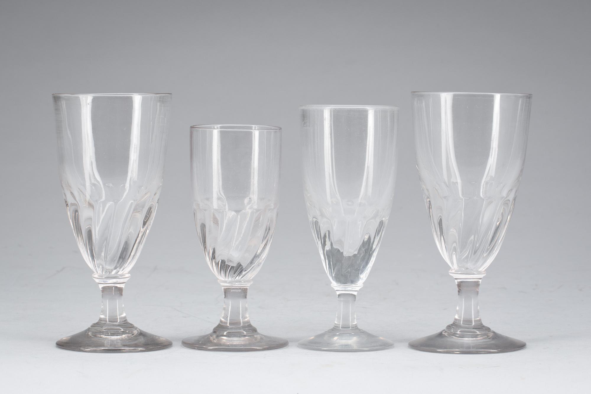 VINGLAS, 24 snarlika. Frankrike, 1800-tal.