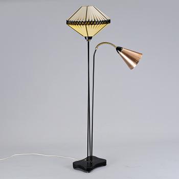 GOLVLAMPA, omkring 1900-talets mitt.