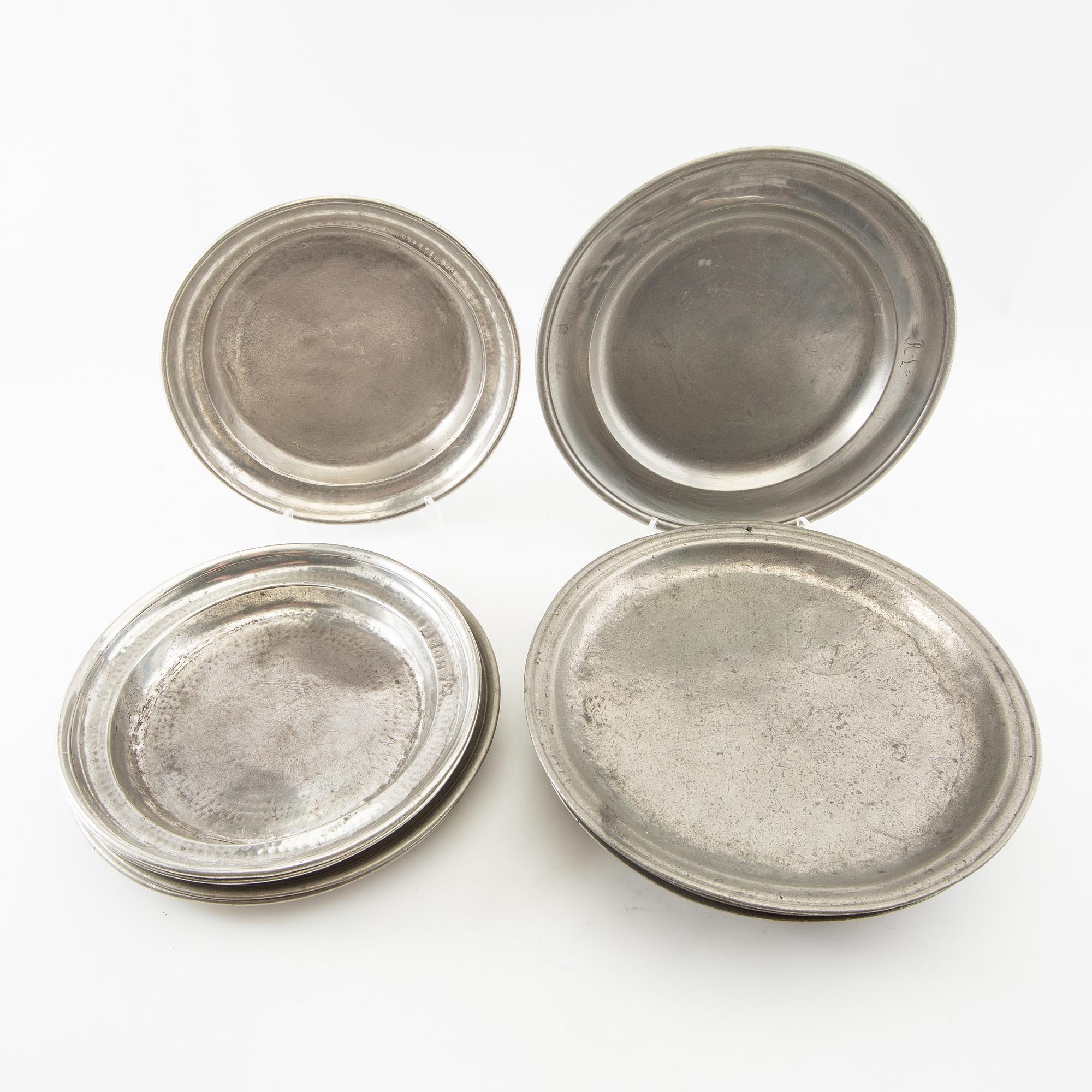 Plates 12 pcs pewter 19th century and earlier.