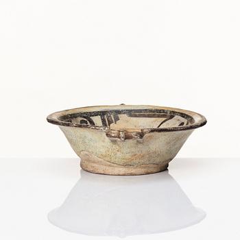 An east Persian pottery bowl, 10th to the 11th century.