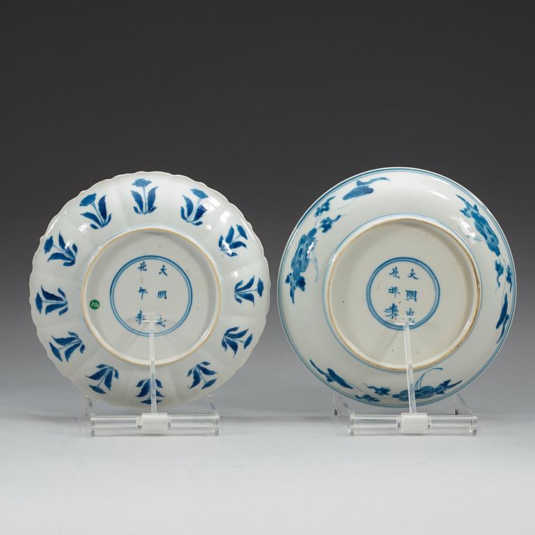 Two blue and white dishes, Qing dynasty, Kangxi (1662-1722), with Chenghua six character mark.