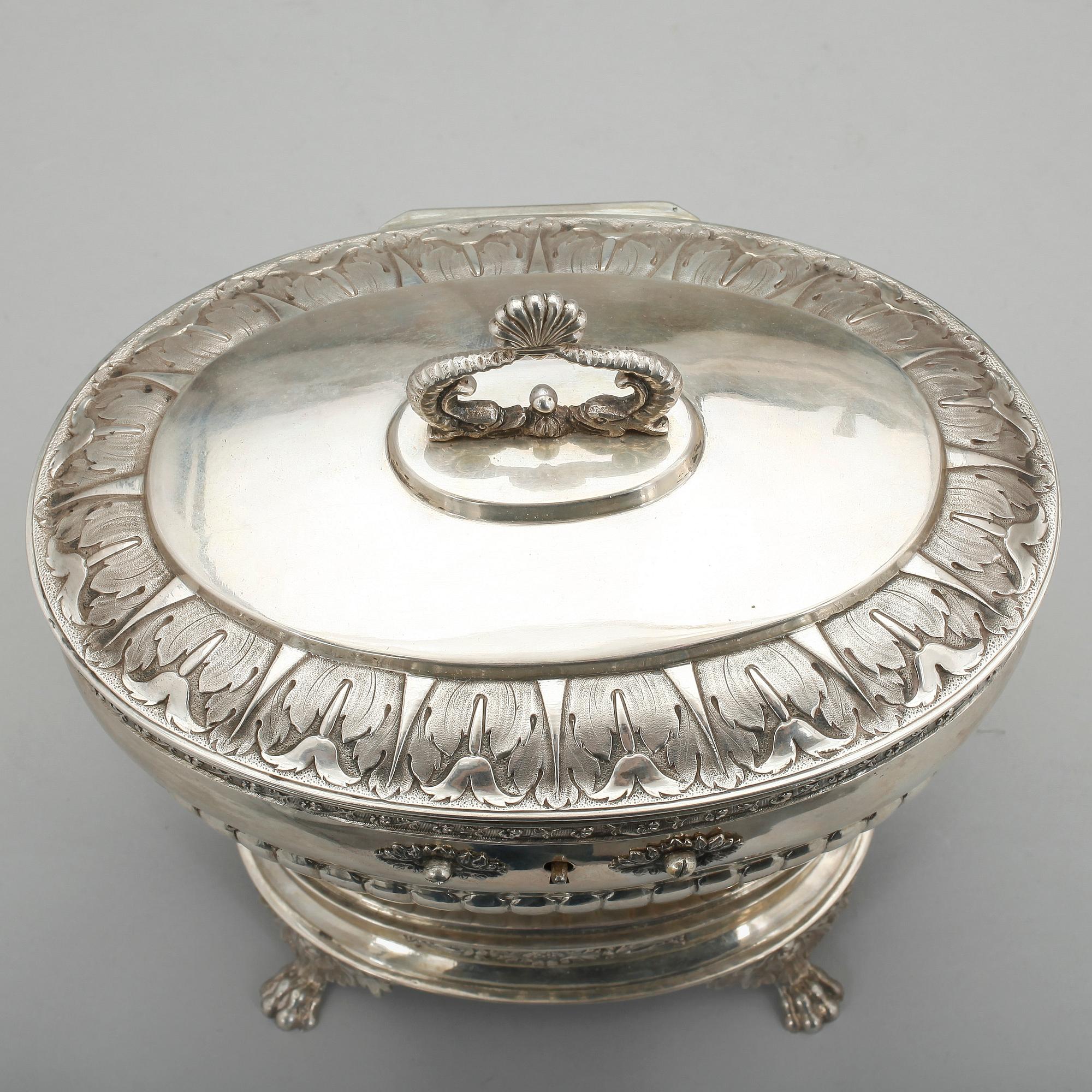 SOCKERSKRIN, silver, empire, Carl Petter Lampa, Stockholm 1831. Vikt  ca 723 gram.