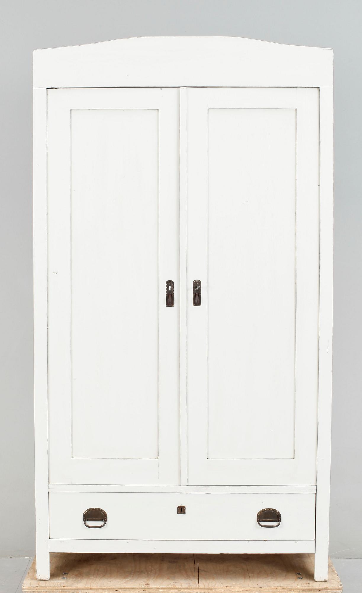 KLÄDSKÅP, 1900-talets början.