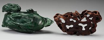 A green stone sculpture of two ducks, presumably late Qing dynasty.