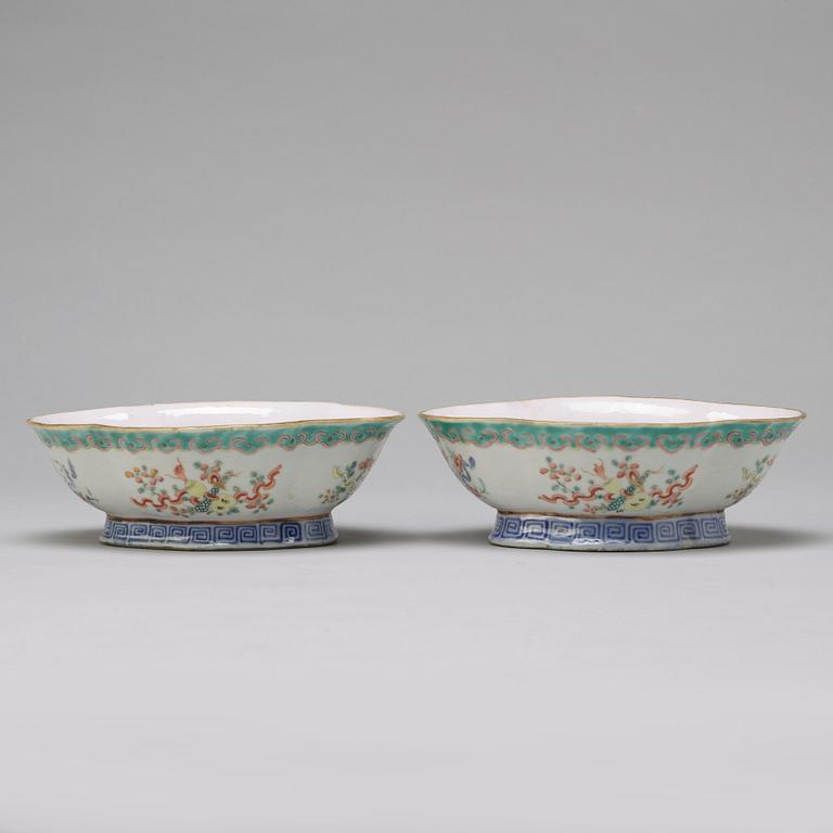 A pair of Chinese famille rose bowls, early 20th century,