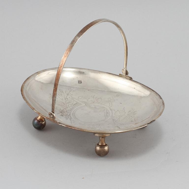 HÄNKELFAT, silver, Ryssland, omkring 1900. Vikt 275 g.