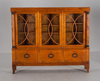 BOKSKÅP, Karl Johanstil, 1900-talets första hälft.