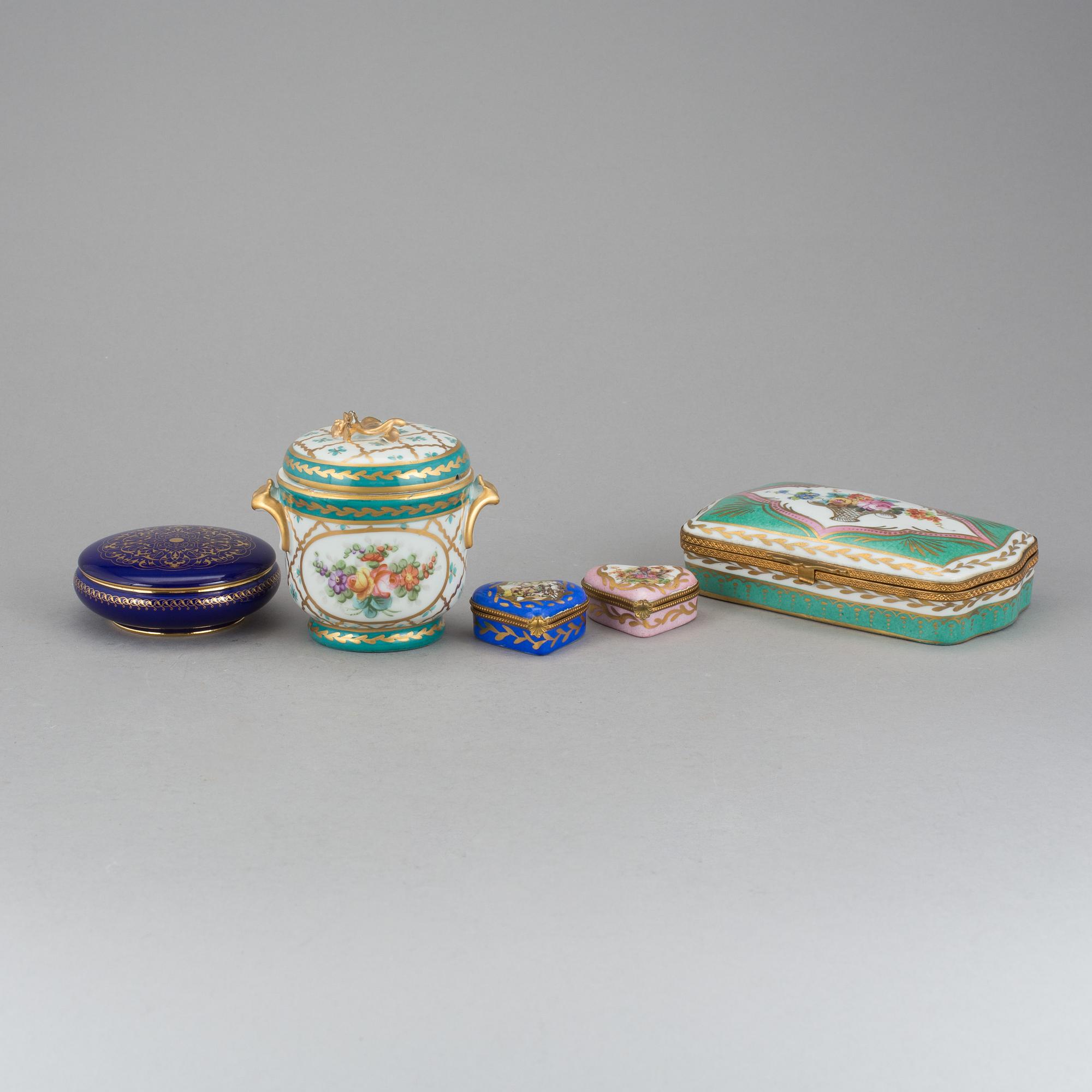 LOCKASKAR 5 stycken, porslin, Sèvres och Sèvres-liknande märke, 1900-tal.