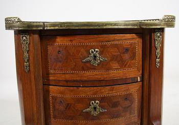 BYRÅ, Louis XVI-stil. 1900-tal.