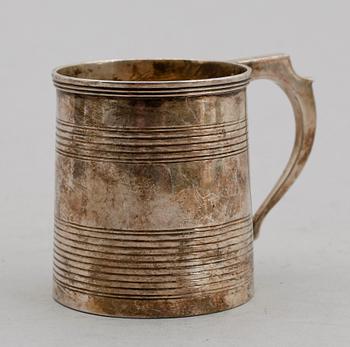 MUGG, silver, William Sumner, London 1825. Vikt ca 133 g.