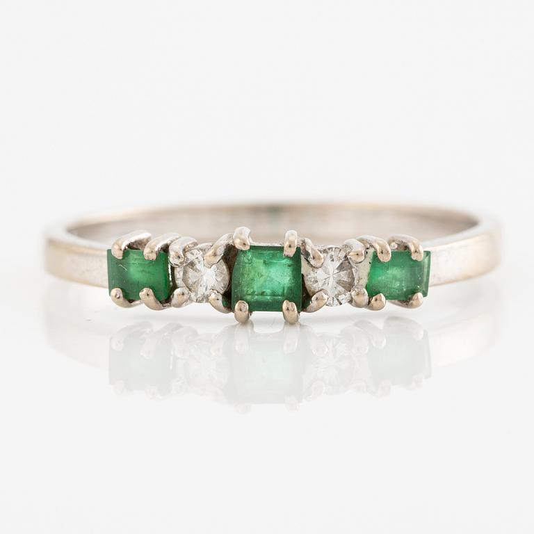 Ring, eternity ring 18K white gold with emeralds and brilliant-cut diamonds.