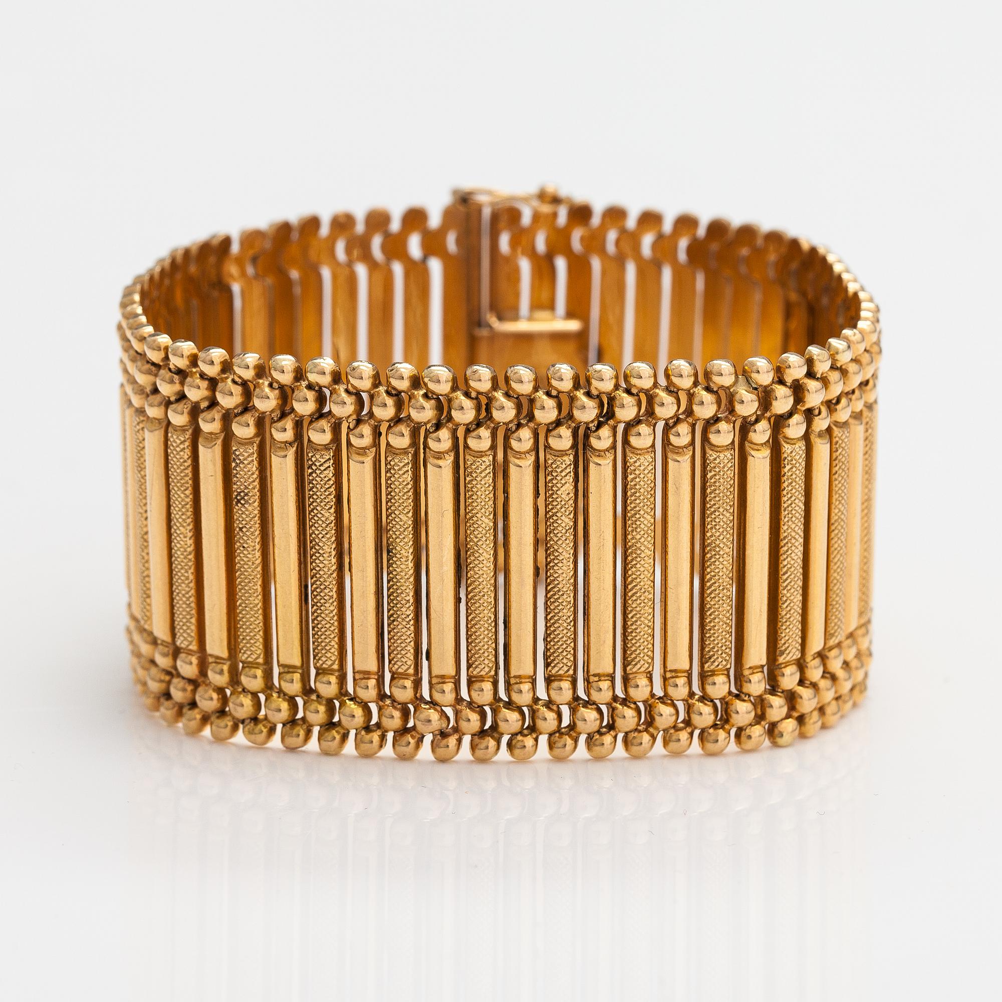 An 18K gold bracelet. Vicenza, Italy. Mid 20th century