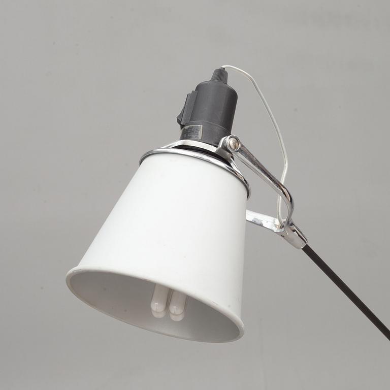 SKRIVBORDSLAMPA, Hydra Tavolo, Carlo Farcolini för Nemo Cassina.