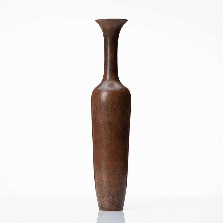 Gunnar Nylund, a brown glazed stoneware vase, Rörstrand, Sweden 1950s.