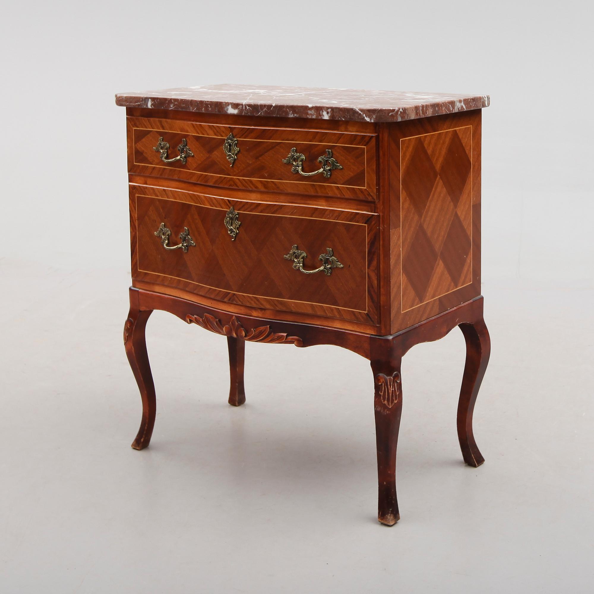 BYRÅ, rokokostil, 1900-talets andra hälft.