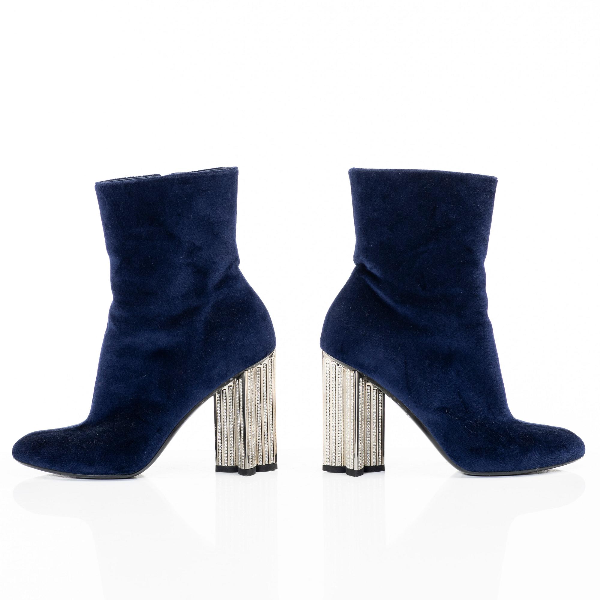 Louis Vuitton, stövletter, "Blue Velvet Crystal Heel Boot", storlek 37.