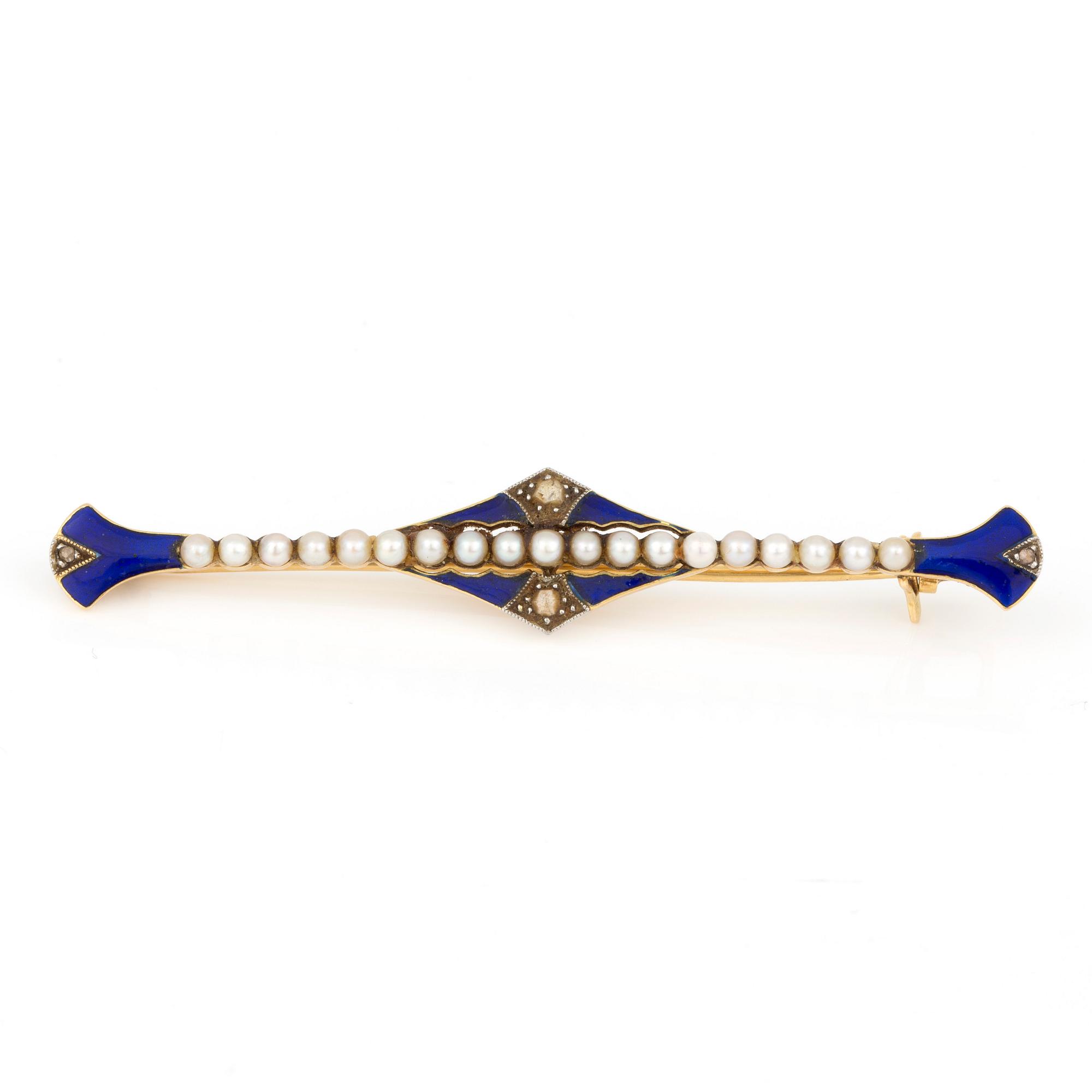 BROSCH, 18k guld, pärlor, rosenslipade diamanter, omkring 1900. Total vikt ca 6 g.
