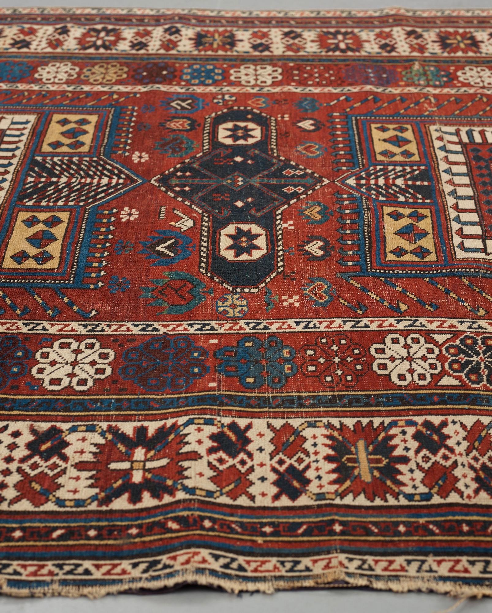 MATTA, antik Shirvan, Tsarryssland, ca 277-288,5 x 139-140 cm (samt kortsidorna med 1 cm slätväv).