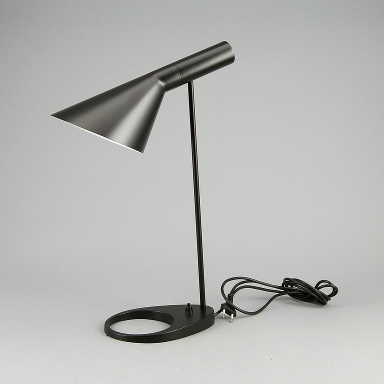 BORDSLAMPA, "AJ", Arne Jacobsen för Louis Poulsen.