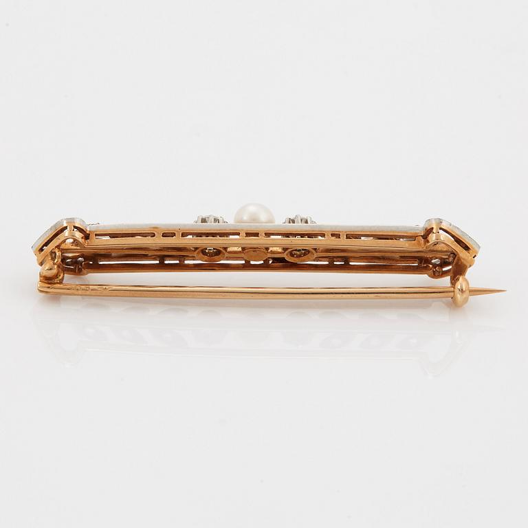 Brosch 14K guld och platina med en pärla och gammal- och rosenslipade diamanter.