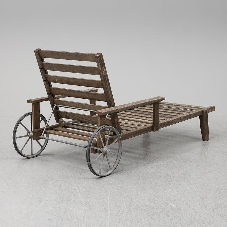 A second half of the 20th Century stained pine sunbed by Elsa Stackelberg, Fri Form.