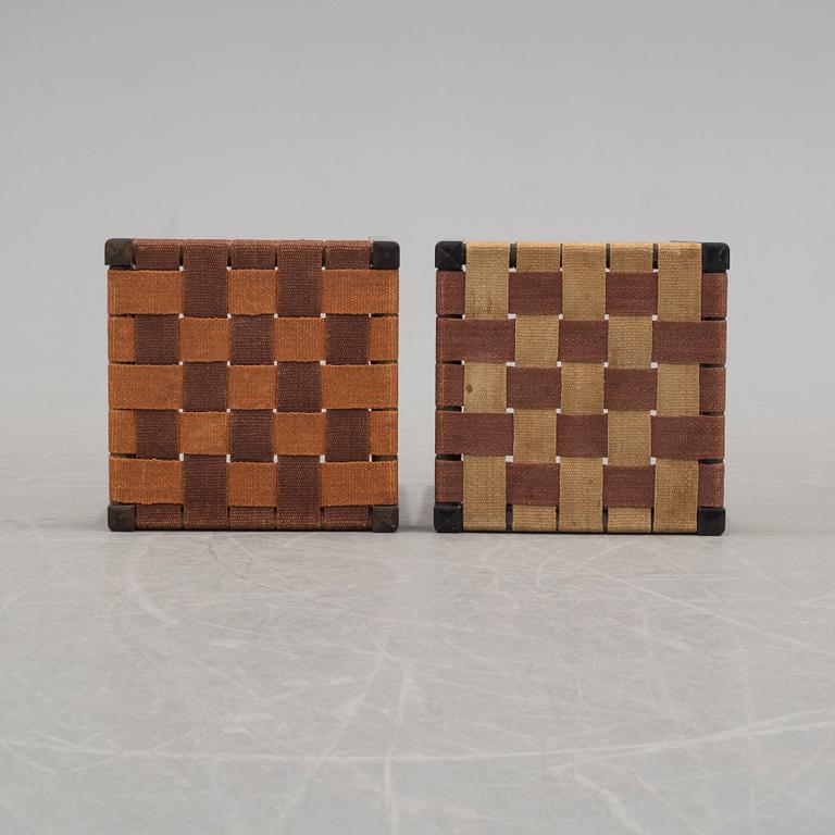 AXEL LARSSON, Pallar, två snarlika, Funkis, Svenska Möbelfabriken, 1930-tal.