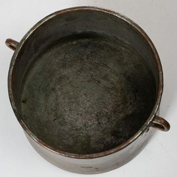A set of three Swedish copper cauldrons, 18th / early 19th century.