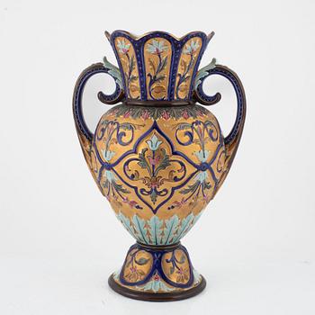 Urna, majolika, Rörstrand, omkring år 1900.