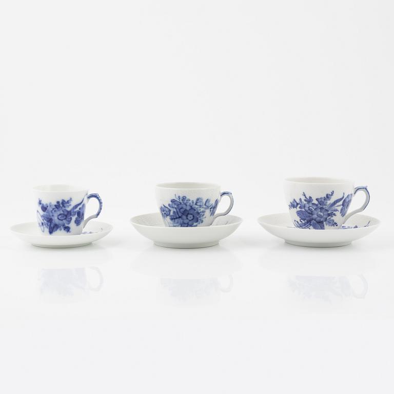 A 'Blå Blomster' 96-pieces porcelain, Royal Copenhagen.