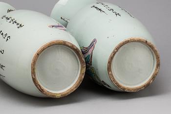 GOLVVASER, ett par, porslin. Kina, 1900-talets början.