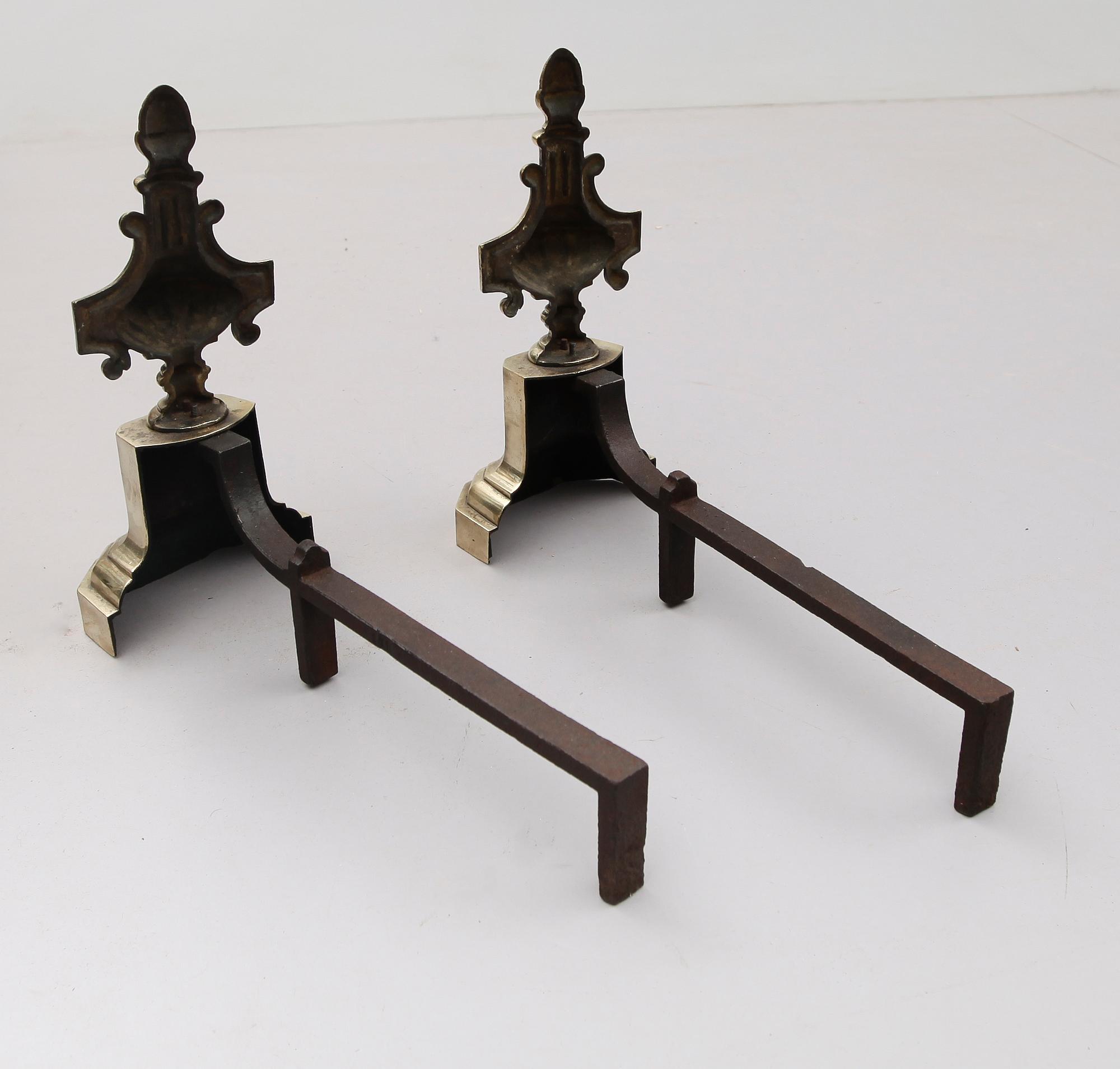 ELDHUNDAR, 1 par, mässing och gjutjärn, 1800-/1900-tal.