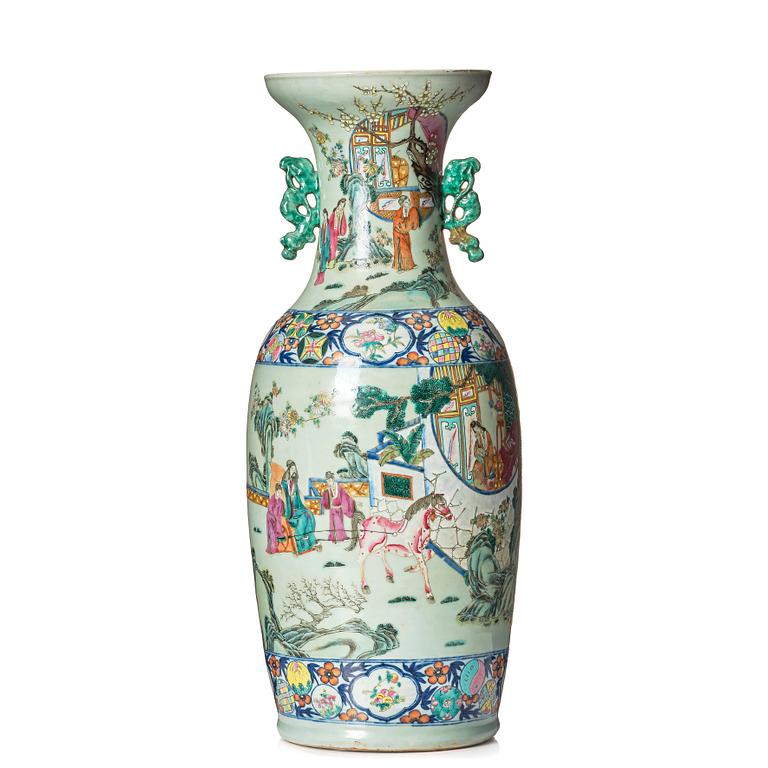 Golvvas, porslin. Sen Qingdynasti, 1800-tal.