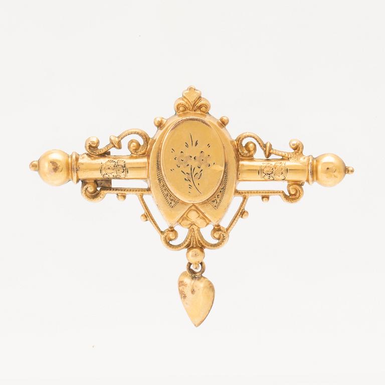 A brooch circa 1900.