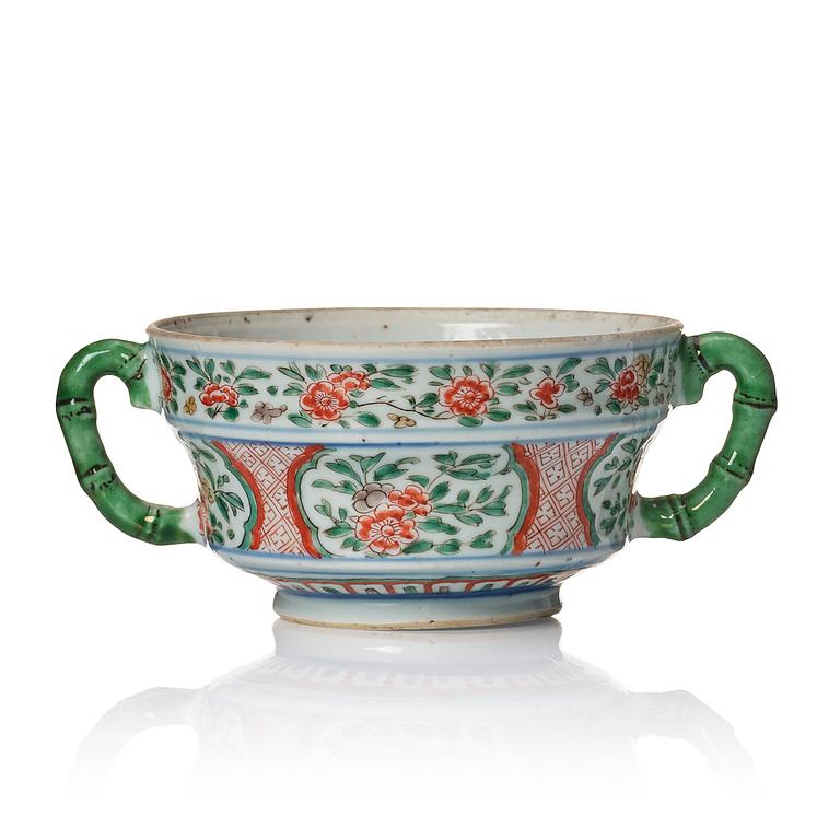 A famille verte decorated equelle, Qing dynasty, Kangxi (1662-1722).