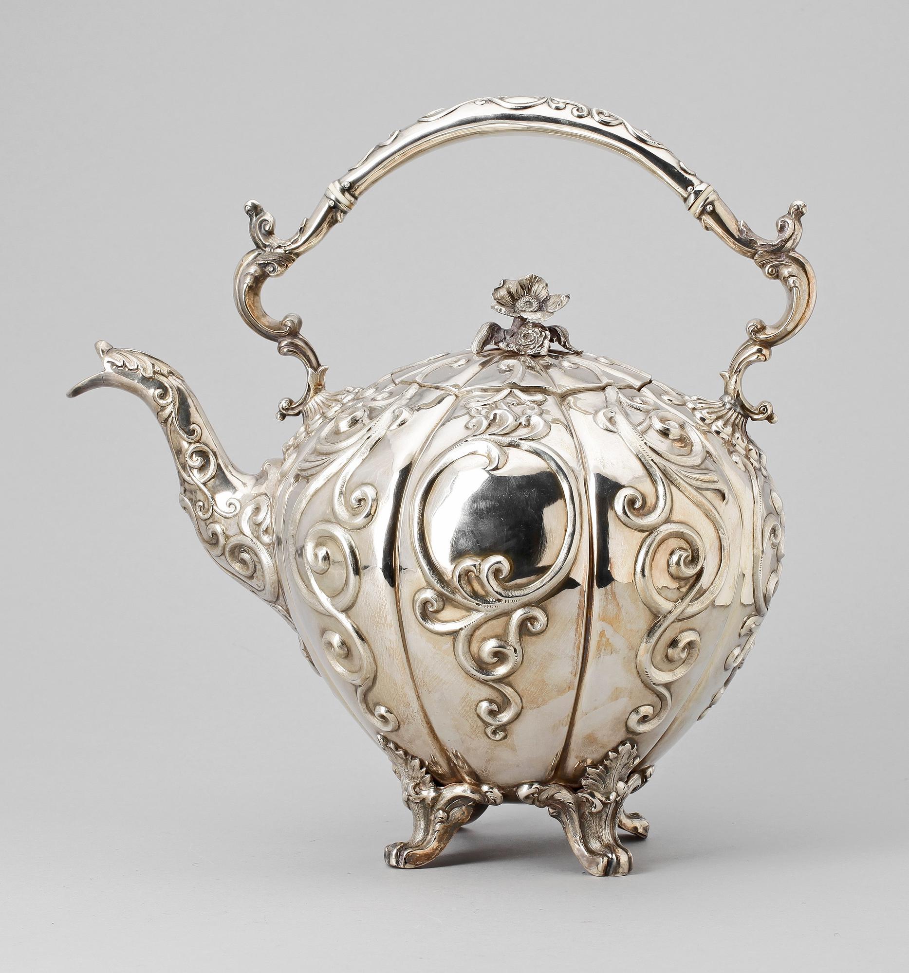 TEKANNA, silver, nyrokoko, Edinburgh 1848-49. Vikt ca1480g.
